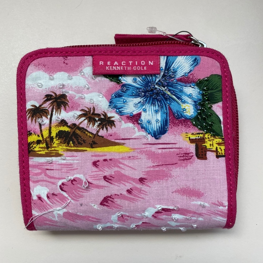 COPY - Reaction adorable wallet